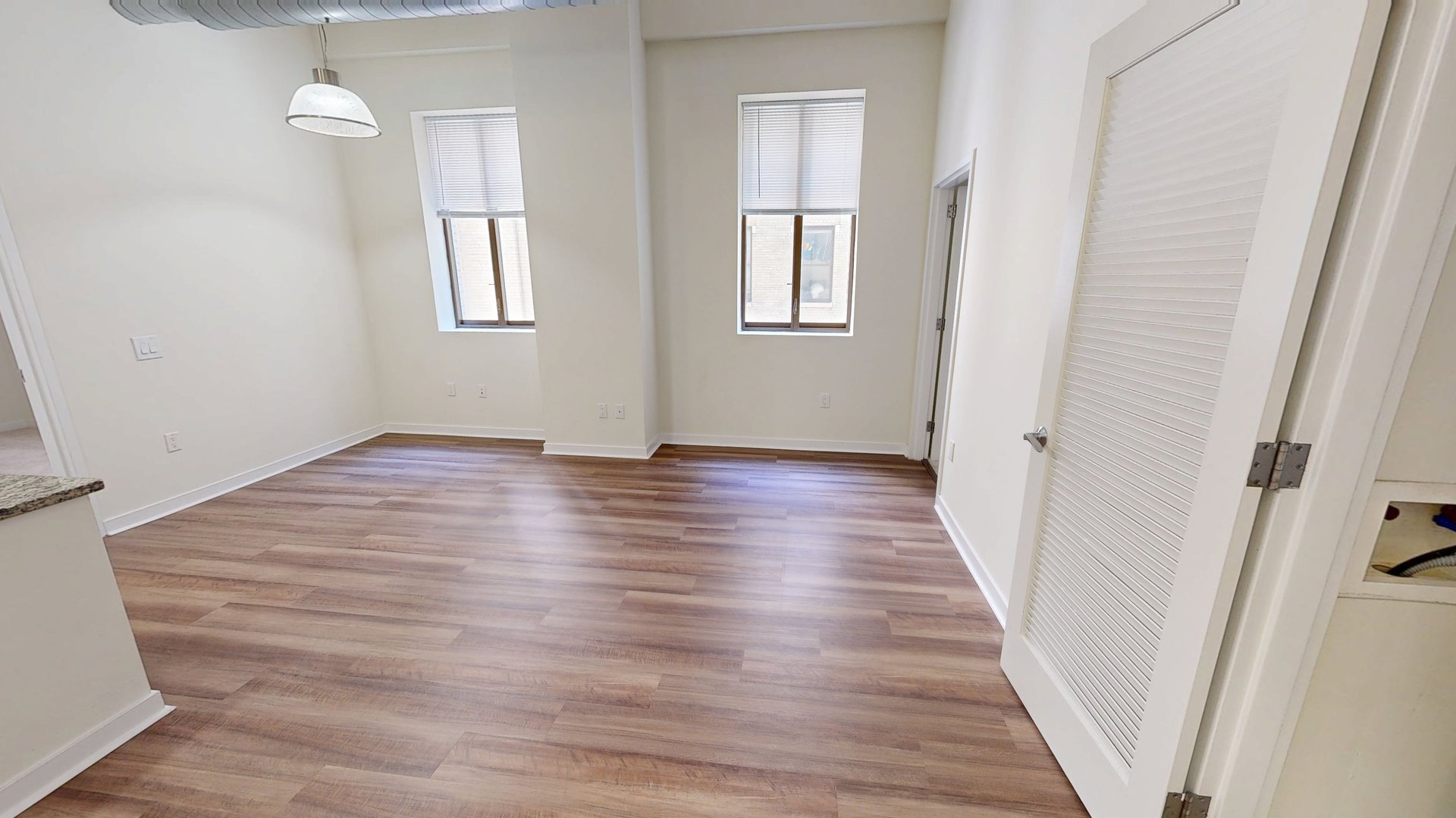 2 Bed / 1 Bath / Orpheum / O-B4