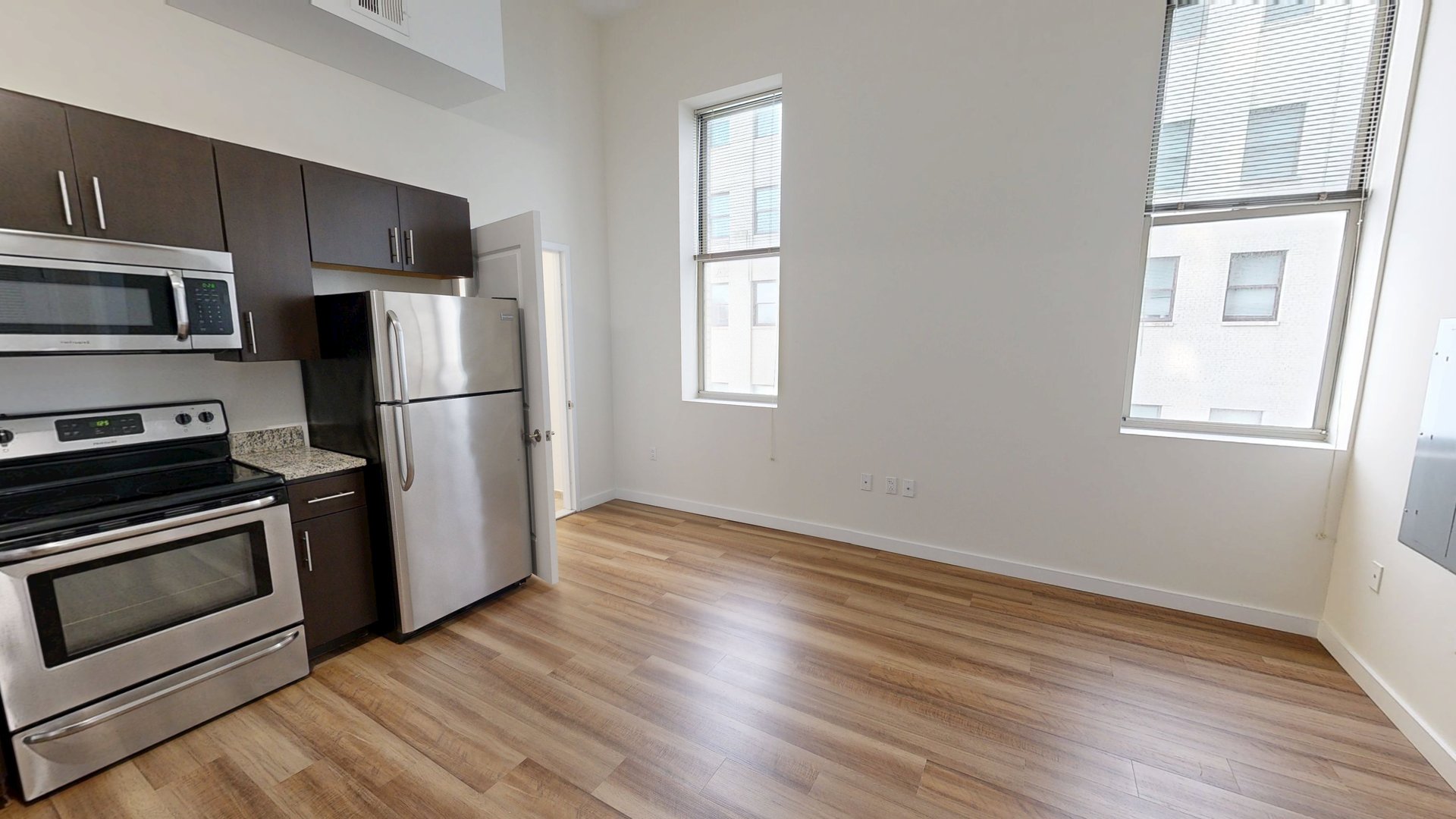 1 Bed / 1 Bath / Tower / T-A08
