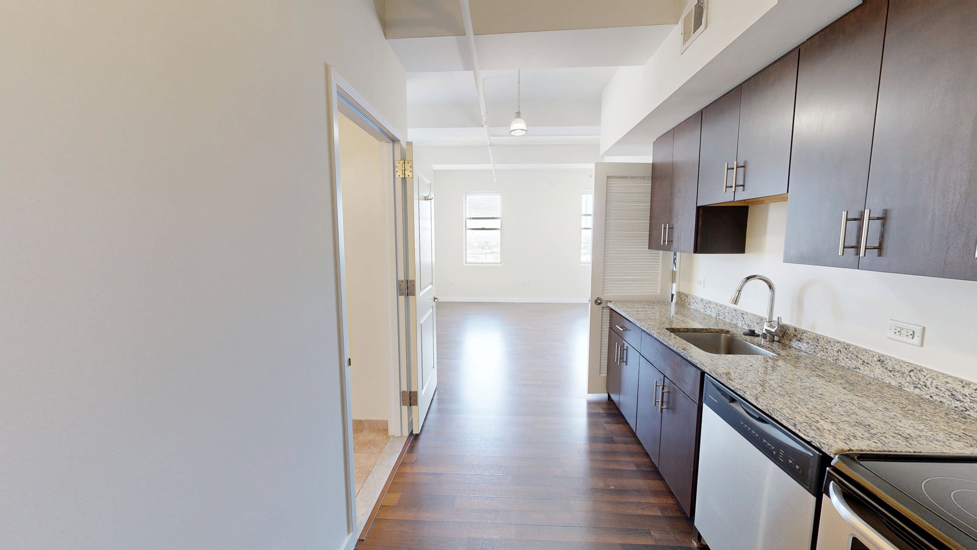 1 Bed / 1 Bath / Tower / T-0605