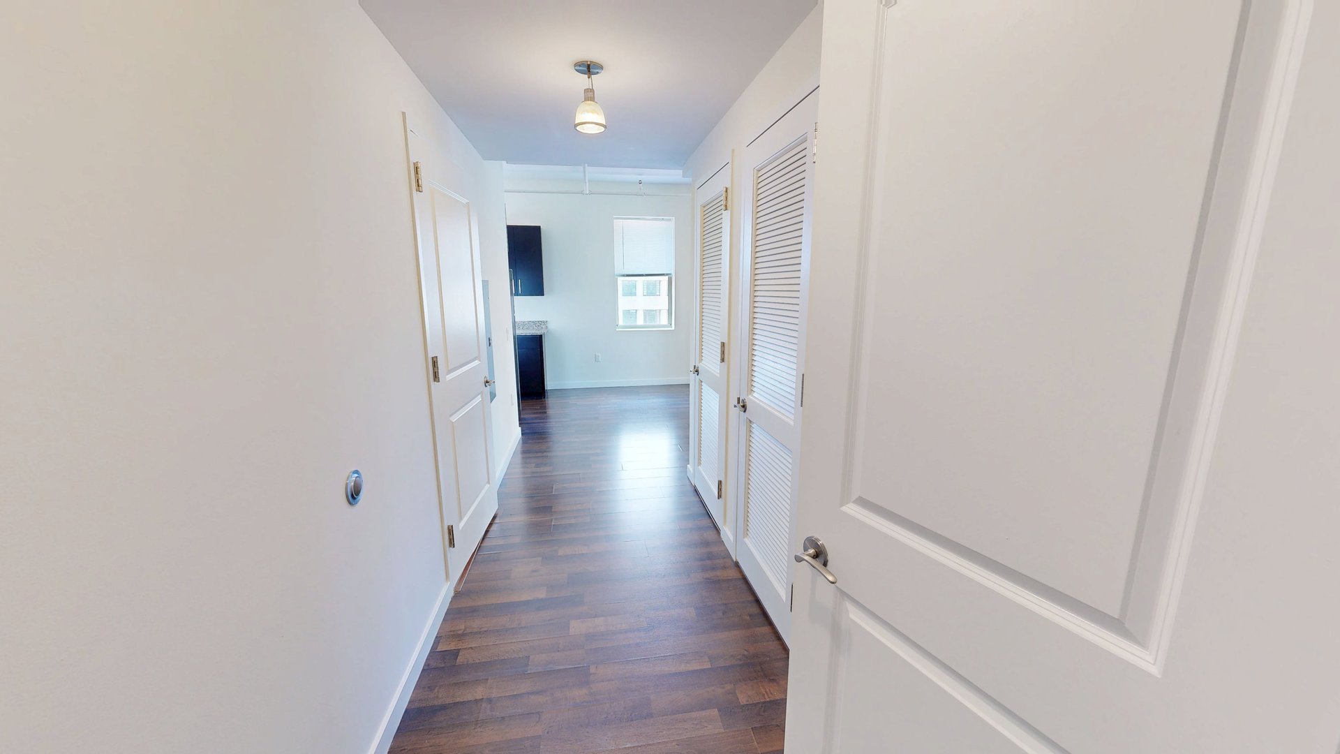 1 Bed / 1 Bath / Tower / T-0401