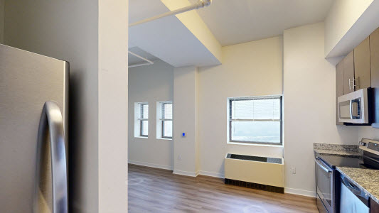 Studio / Paramount / P-2005